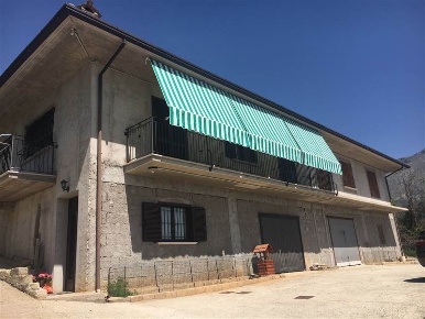 Foto Villa bifamiliare in VIA MARSICO VESTINA, Celano Centro di 590 m²