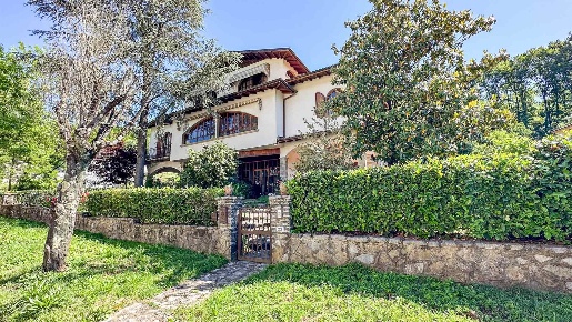 Foto Villa unifamiliare in Via della Repubblica 32, Barga Fornaci Di Barga