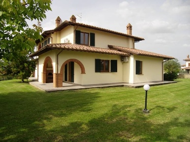 Foto Villa unifamiliare a Foiano della Chiana Centro di 550 m² in vendita