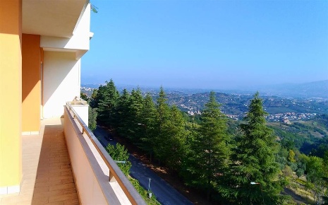Foto Appartamento a Castrolibero di 170 m² con 8 locali in vendita