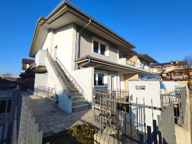 Foto Appartamento a Bonate Sopra Centro di 105 m² con 4 locali in vendita