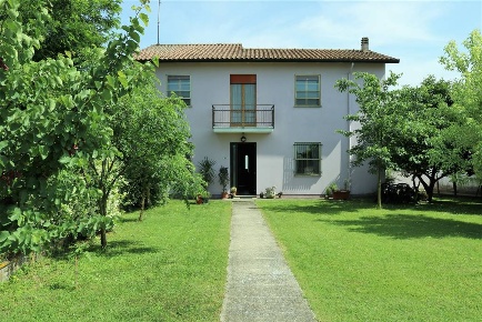 Foto Villa unifamiliare a Conselice di 180 m² con 8 locali in vendita