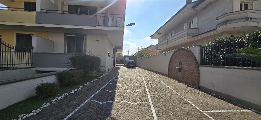 Foto Villa a schiera a Macerata Campania Centro di 225 m² con 10 locali