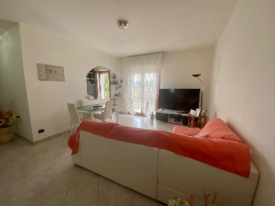 Foto Appartamento a Santo Stefano di Magra Centro di 74 m² con 2 locali