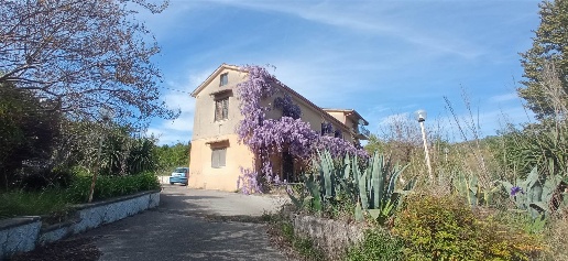 Foto Villa unifamiliare in via Serino, Atripalda di 340 m² con 8 locali