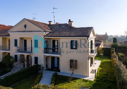 Foto Villa a schiera a Silea di 250 m² con 9 locali in vendita