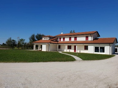 Foto Villa unifamiliare a Quinto di Treviso di 250 m² con 8 locali
