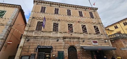 Foto Appartamento a Matelica Centro di 220 m² con 12 locali in vendita