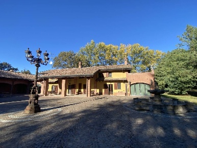 Foto Villa unifamiliare in Via Parasacco, Garlasco di 600 m² con 11 locali