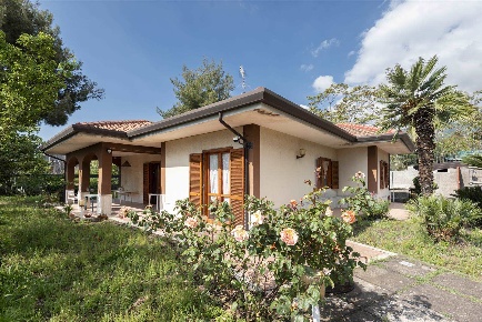 Foto Villa unifamiliare in Via Malabranca 19, Zafferana Etnea Centro