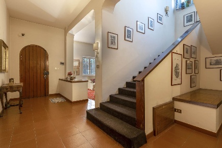 Foto Villa unifamiliare a Sant'Agata li Battiati di 335 m² con 10 locali