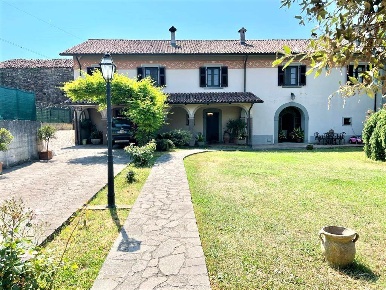 Foto Villa unifamiliare in dante alighieri, Aulla Centro in vendita