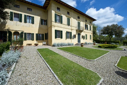 Foto Villa unifamiliare a Monteriggioni Stazione di 667 m² con 20 locali