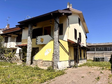 Foto Villa unifamiliare a Gambolò Centro di 200 m² con 3 locali in vendita