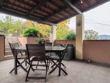 Foto Villa unifamiliare in Via Morucciola, Arcola di 250 m² con 11 locali