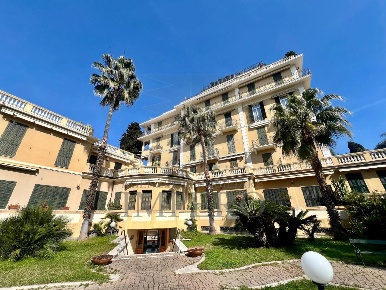 Foto Appartamento in Corso Italia 100, Bordighera Centro di 150 m²