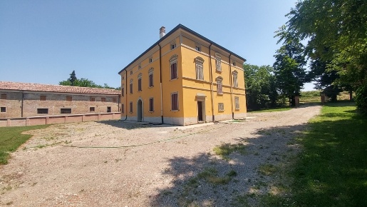 Foto Villa unifamiliare a Bomporto Solara di 660 m² con 10 locali