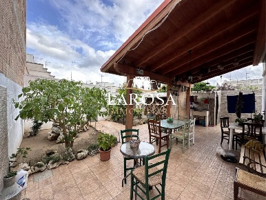 Foto Appartamento a Melendugno Centro di 143 m² con 7 locali in vendita