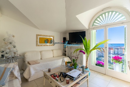 Foto Appartamento in Via Lodovico Winter, Bordighera di 73 m² con 2 locali