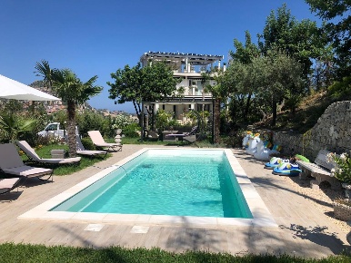 Foto Villa unifamiliare in contrada Mastrissa, Taormina di 580 m²
