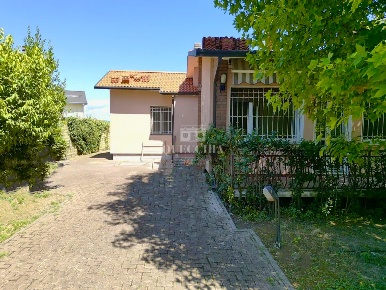 Foto Villa unifamiliare in località fornaci, Peschiera del Garda di 250 m²