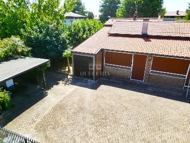 Foto Villa unifamiliare in località fornaci, Peschiera del Garda di 250 m²