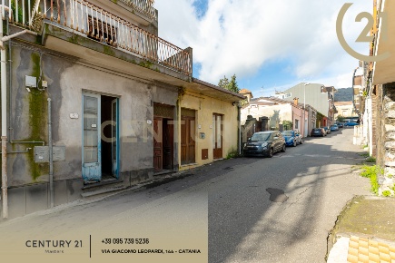Foto Villa bifamiliare in Via Guglielmo Marconi 26, Zafferana Etnea Centro
