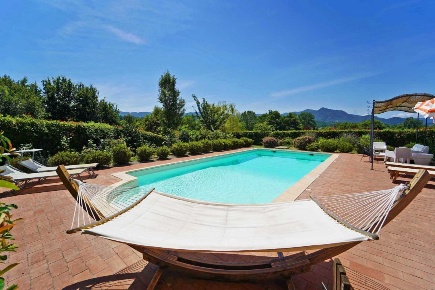 Foto Villa unifamiliare a Aulla Serricciolo di 280 m² con 12 locali