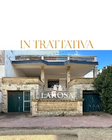 Foto Villa unifamiliare a Melendugno Torre Specchia Ruggeri di 270 m²