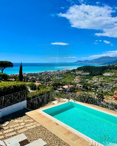 Foto Villa unifamiliare in Via Iride 155, Bordighera Zona Collinare