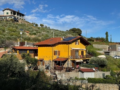 Foto Appartamento in Via Conca Verde 100, Bordighera Due Strade di 140 m²