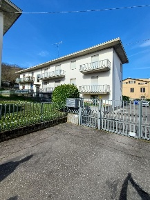 Foto Appartamento a Medesano di 101 m² con 5 locali in vendita