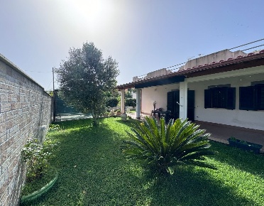 Foto Villa bifamiliare in Via Africa Orientale 43, San Felice Circeo