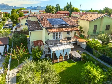 Foto Villa unifamiliare in via giacomo leopardi, Peschiera del Garda