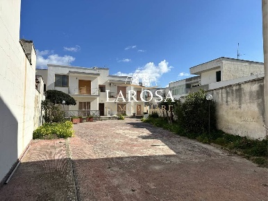 Foto Appartamento a Melendugno San Foca di 81 m² con 4 locali in vendita