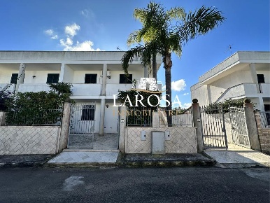 Foto Villa unifamiliare a Melendugno Torre Dell'orso di 158 m² in vendita