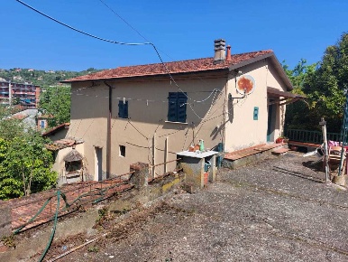 Foto Villa singola in Via Valle 3, Arcola Centro di 200 m² con 10 locali