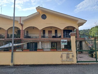 Foto Villa bifamiliare in via cristoforo ferrari, Guidonia Montecelio