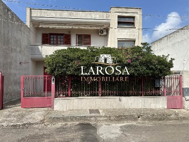 Foto Villa singola a Melendugno Borgagne di 273 m² con 11 locali in vendita