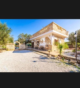 Foto Villa unifamiliare a Melendugno di 73 m² con 4 locali in vendita