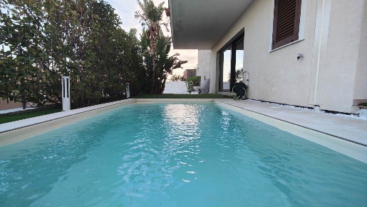 Foto Villa unifamiliare in SP10 41, Taormina di 250 m² con 8 locali