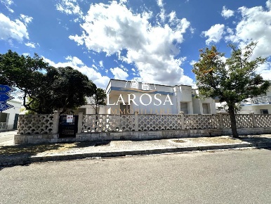 Foto Villa singola a Melendugno Torre Dell'orso di 100 m² con 5 locali