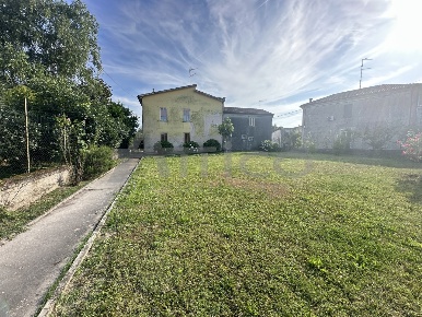 Foto Villa bifamiliare in Via Ponte del Merlo RO, Rovigo di 120 m²