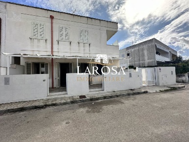 Foto Villa singola a Melendugno Torre Dell'orso di 126 m² con 8 locali