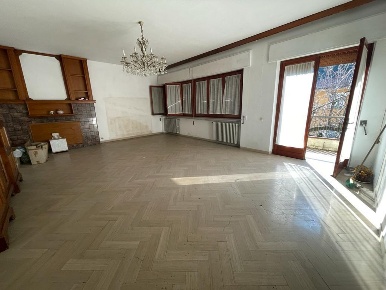 Foto Appartamento a Montignoso di 130 m² con 5 locali in vendita