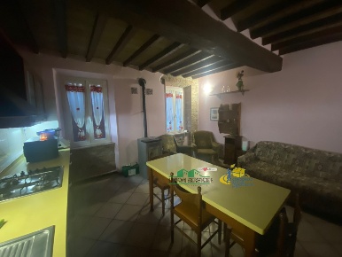 Foto Appartamento in Via Roma, Medesano Centro di 77 m² con 3 locali
