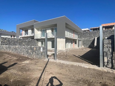Foto Villa unifamiliare a Sant'Agata li Battiati di 226 m² con 6 locali