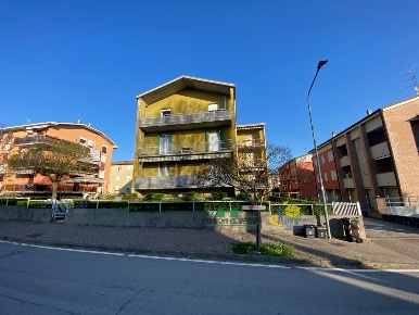 Foto Appartamento in Via Pace 27, Medesano Centro di 85 m² con 3 locali