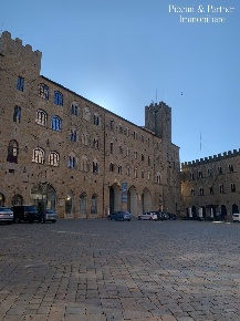 Foto Appartamento in Via Franceschini 10, Volterra Centro di 88 m²