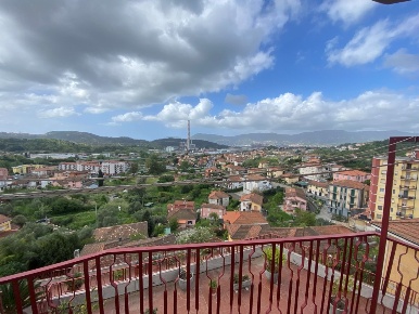 Foto Appartamento in Via Banzola 153, Arcola Centro di 100 m² con 4 locali